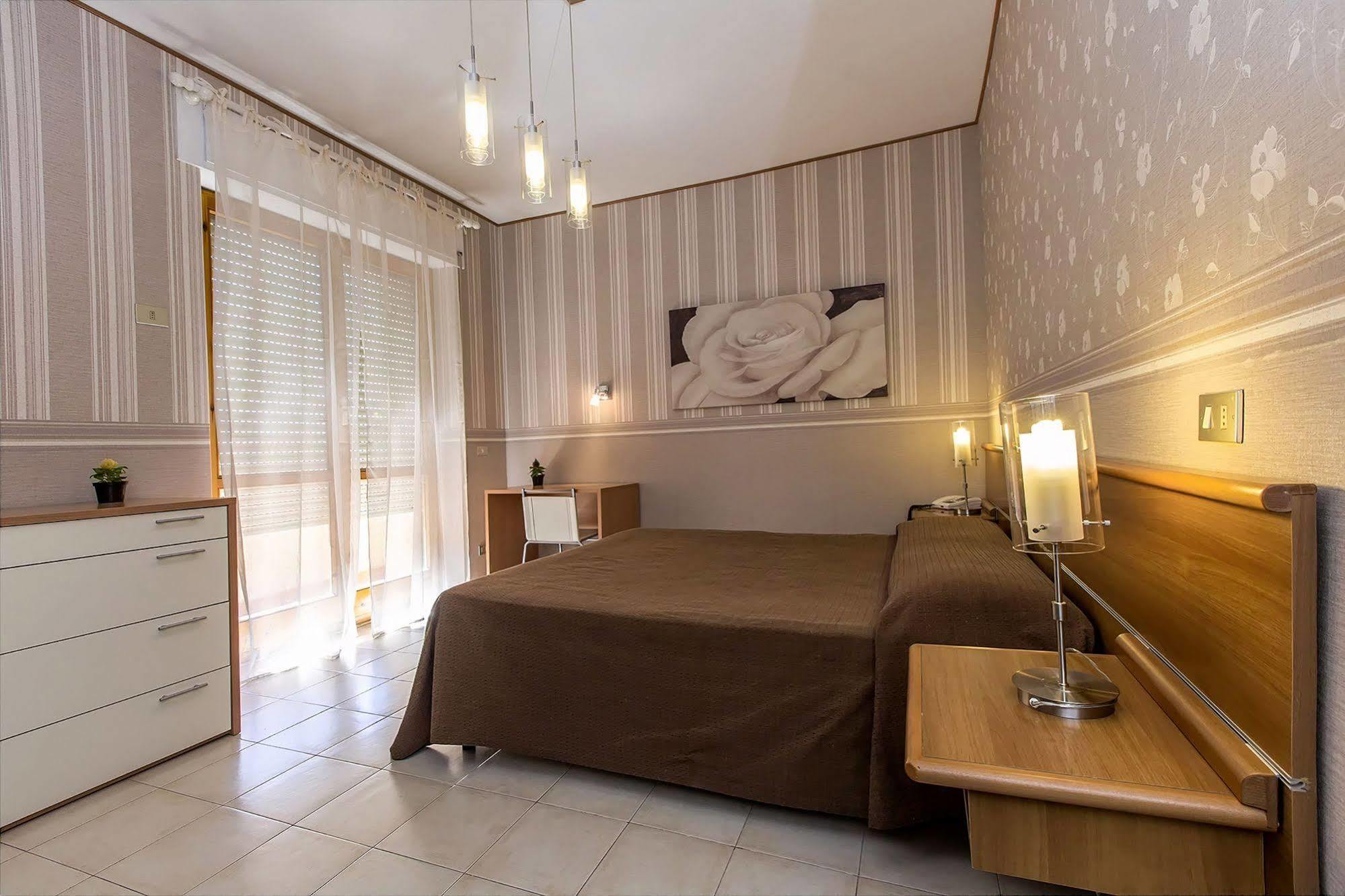 קליארי Hotel Residence Ulivi E Palme מראה חיצוני תמונה